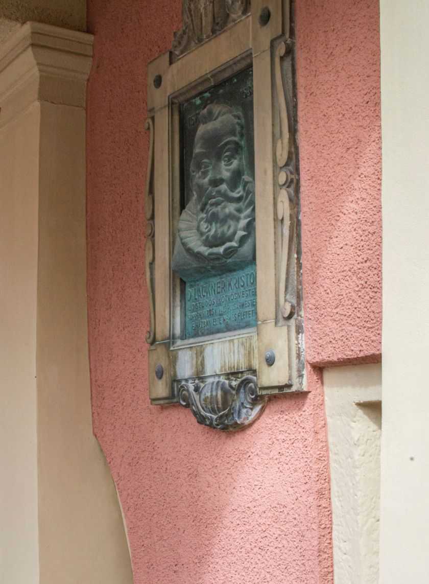 A római kori terrazzo minták alapján a restauráló és kreatív művészek és művészettörténészek közös munkával hozták létre a végleges burkolati tervezetet.